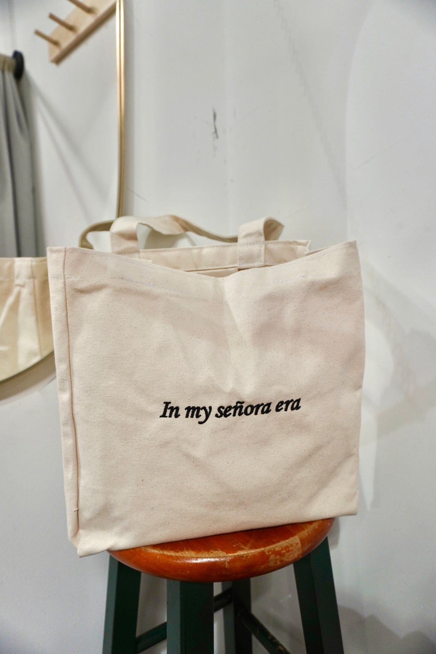 señora era vintage tote