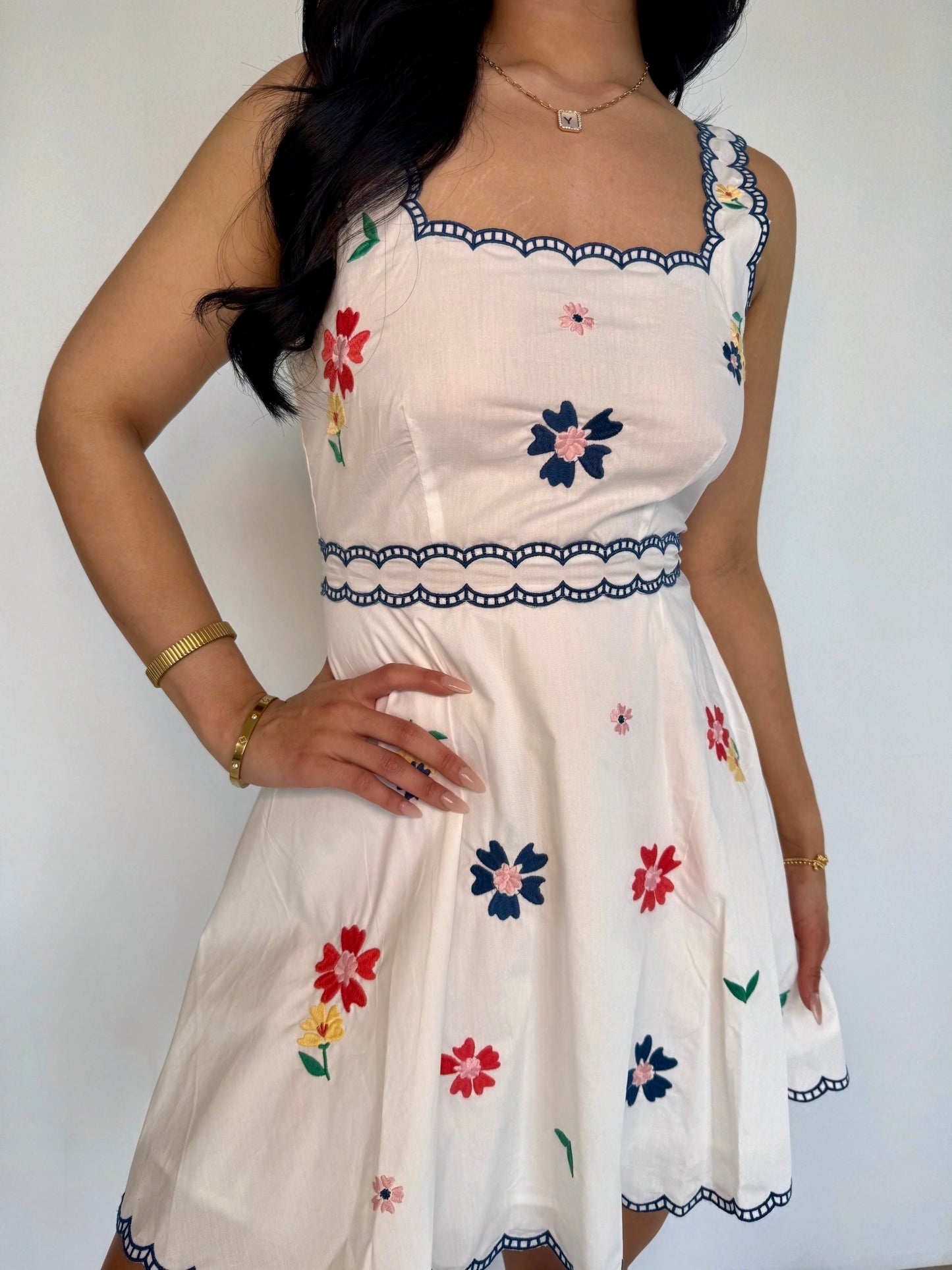 Florecitas bonitas embroidered dress