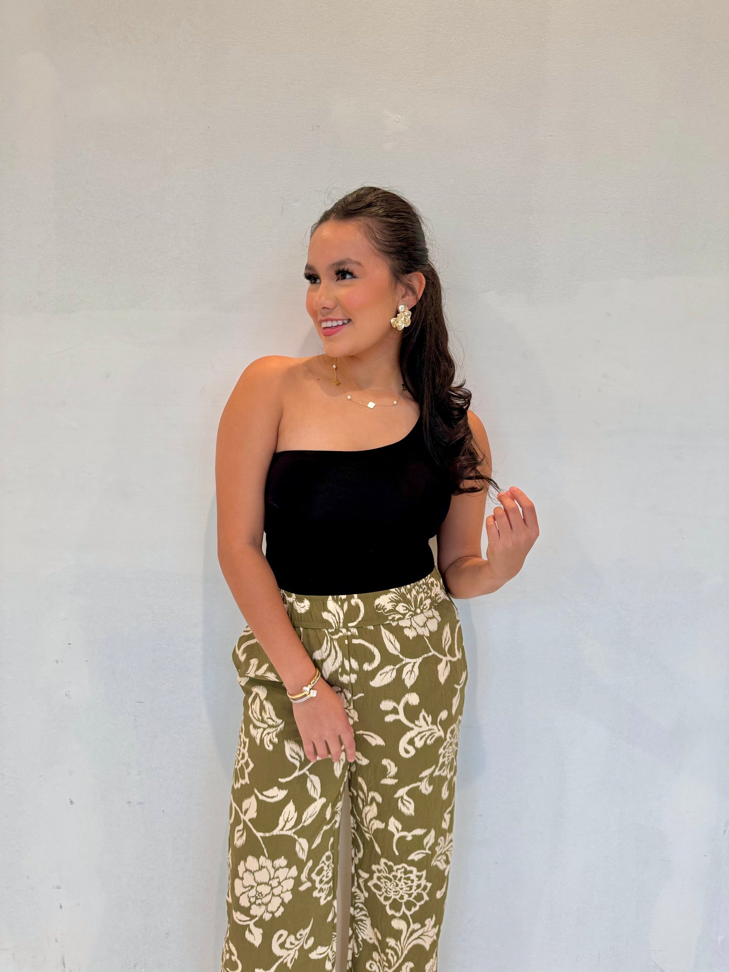 aniyah one shoulder basic top