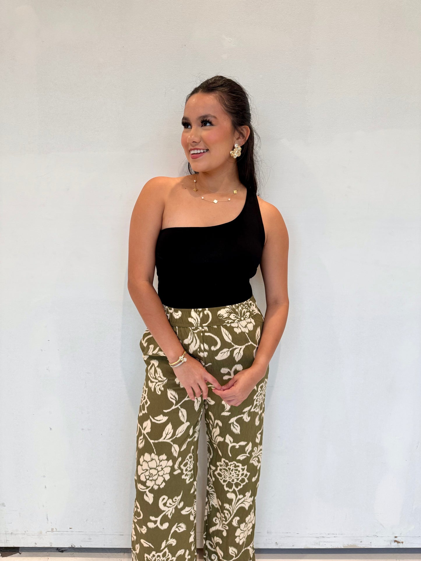 aniyah one shoulder basic top