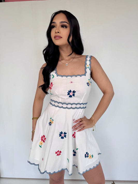 Florecitas bonitas embroidered dress
