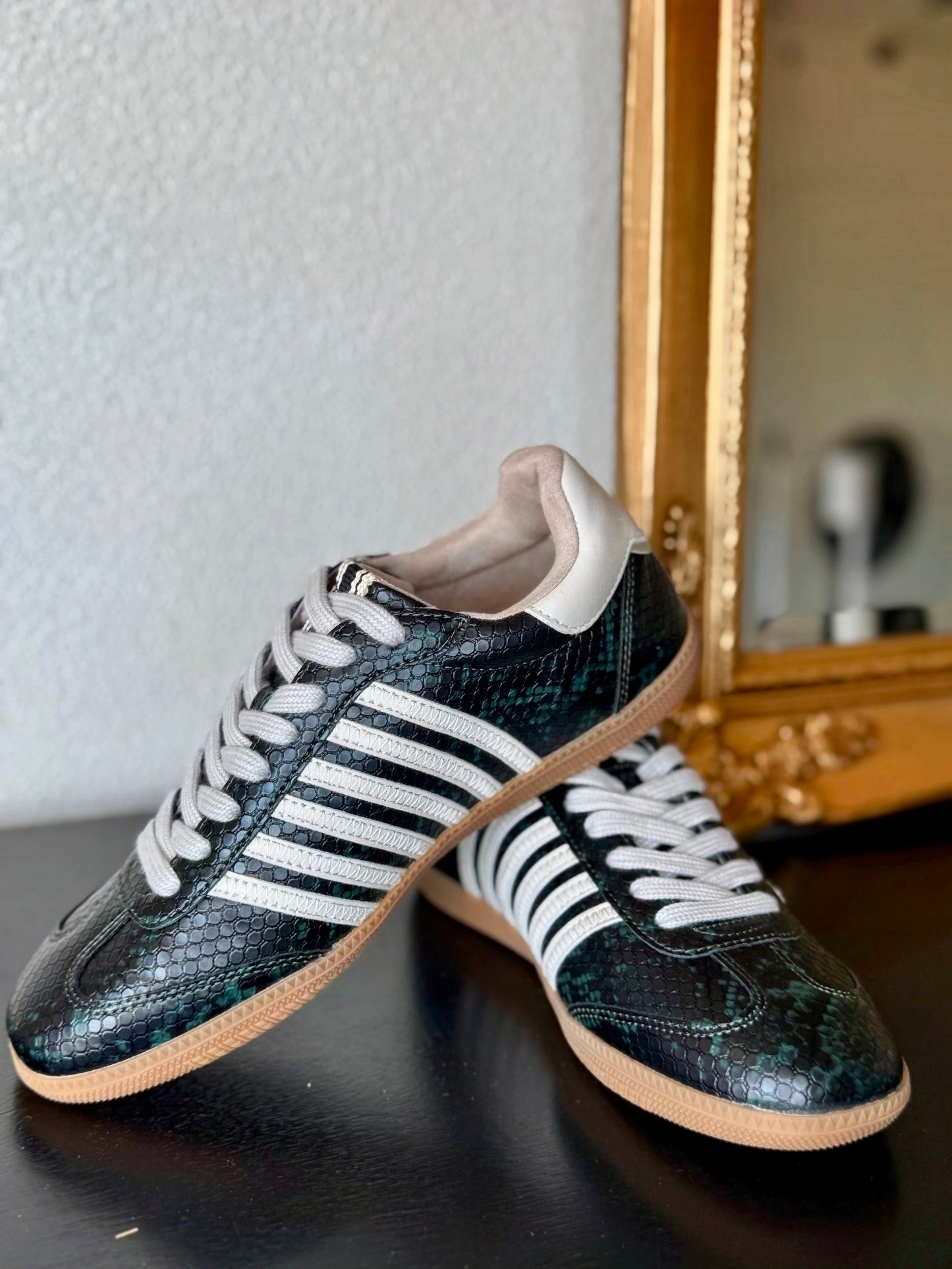 Steve dark green snake sneaker