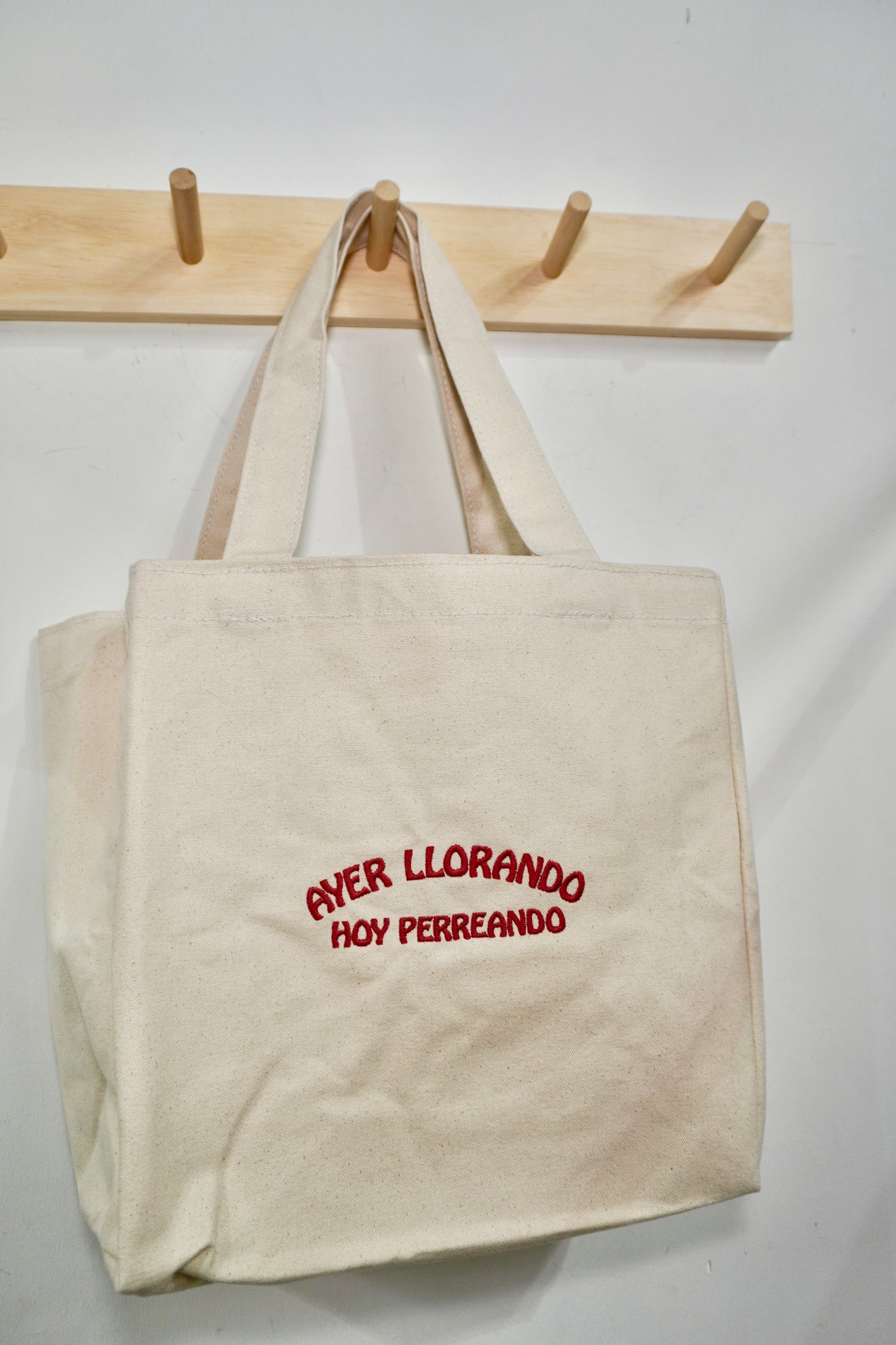 ayer llorando tote bag
