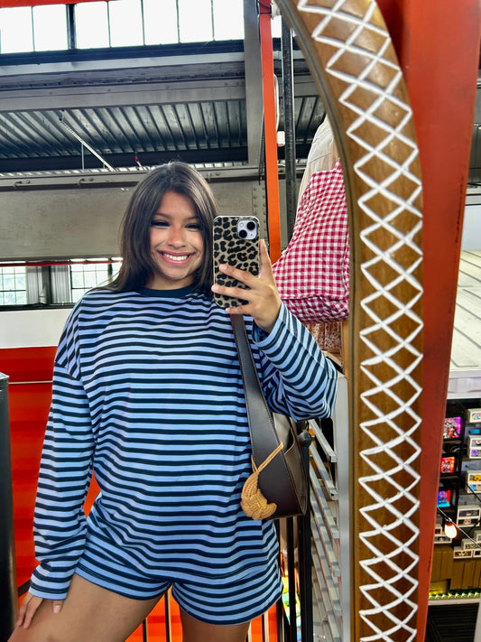 blue/ navy stripped top