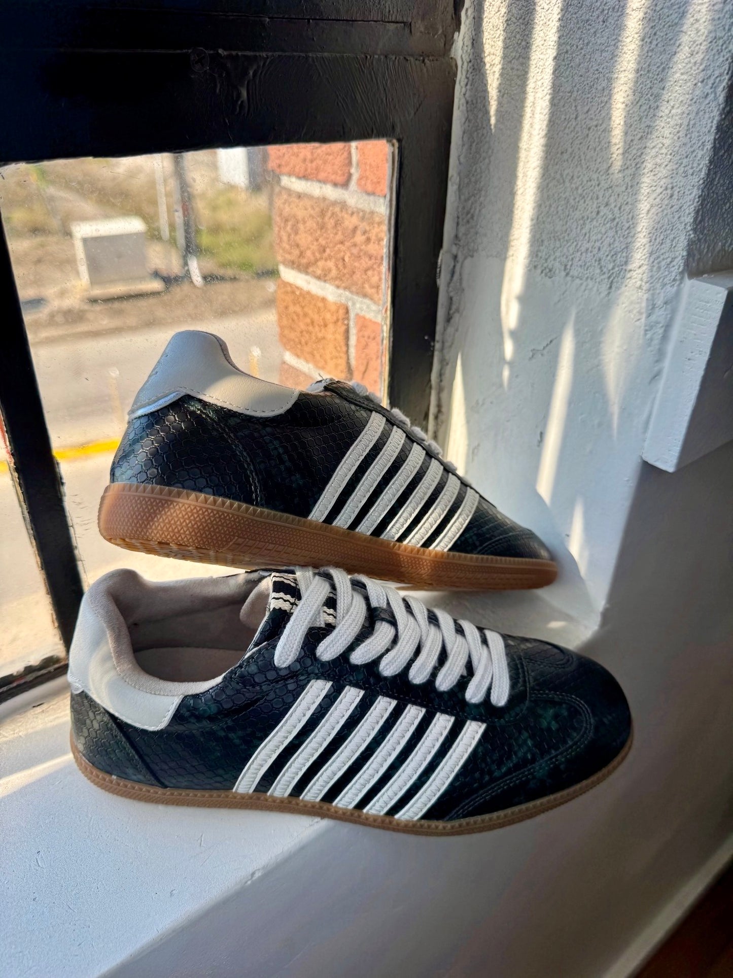 Steve dark green snake sneaker